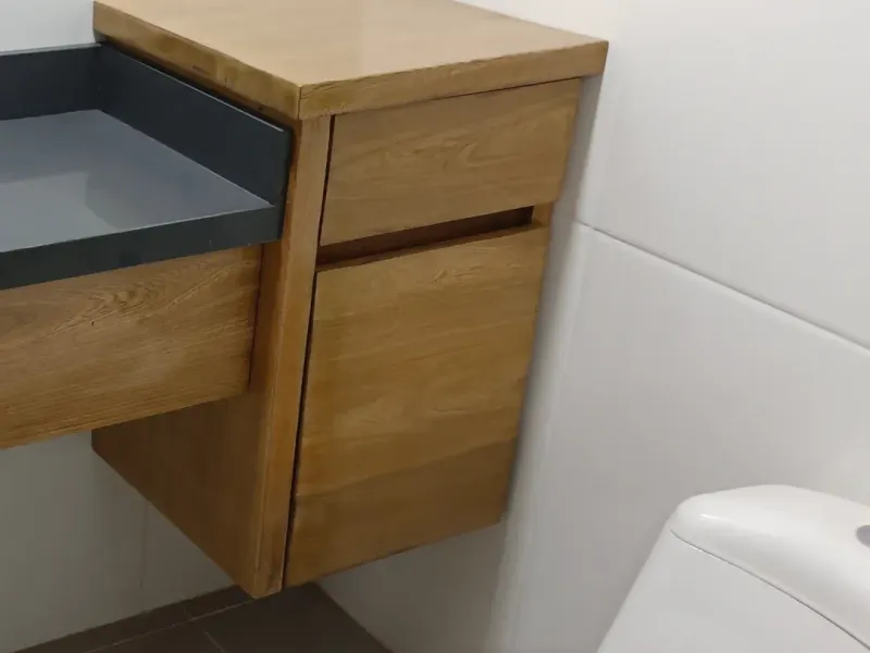 Mueble de baño en madera y gris — foto 2