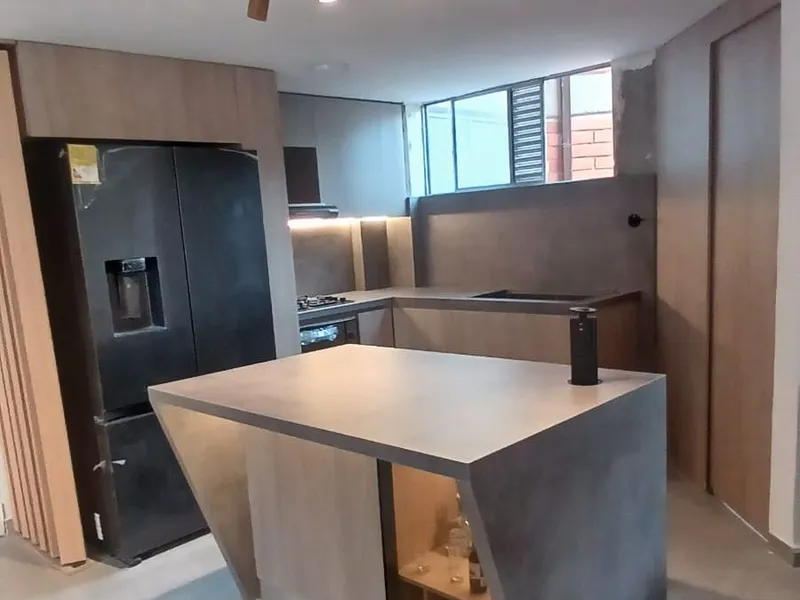 Cocina con isla en piedra sinterizada — foto 2