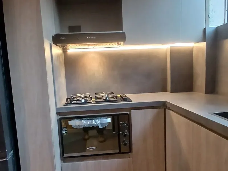 Cocina con isla en piedra sinterizada — foto 4