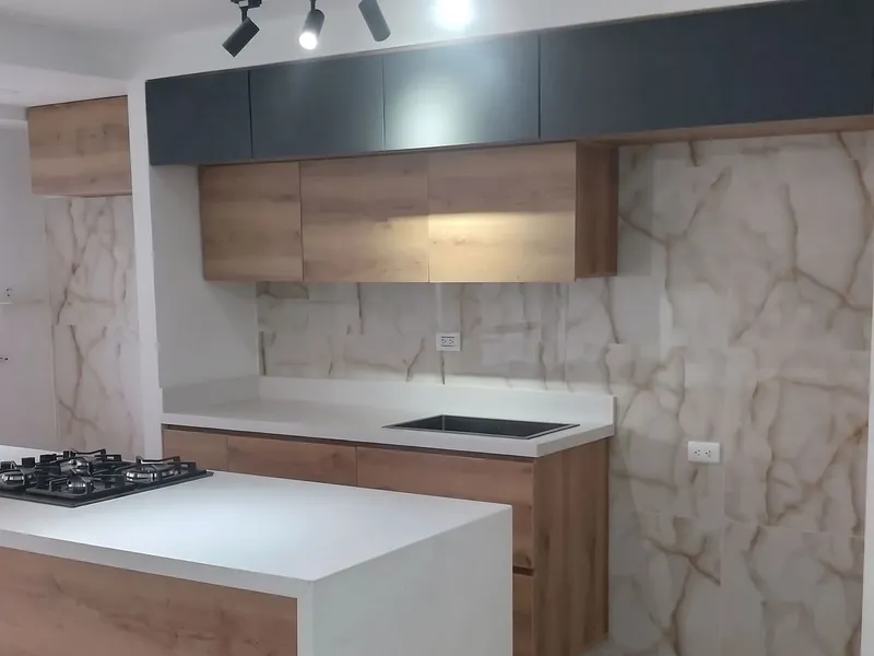 Cocina con isla en mármol