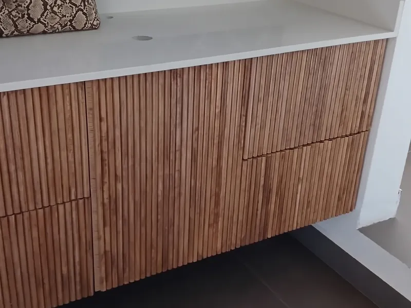 Mueble auxiliar en listones
